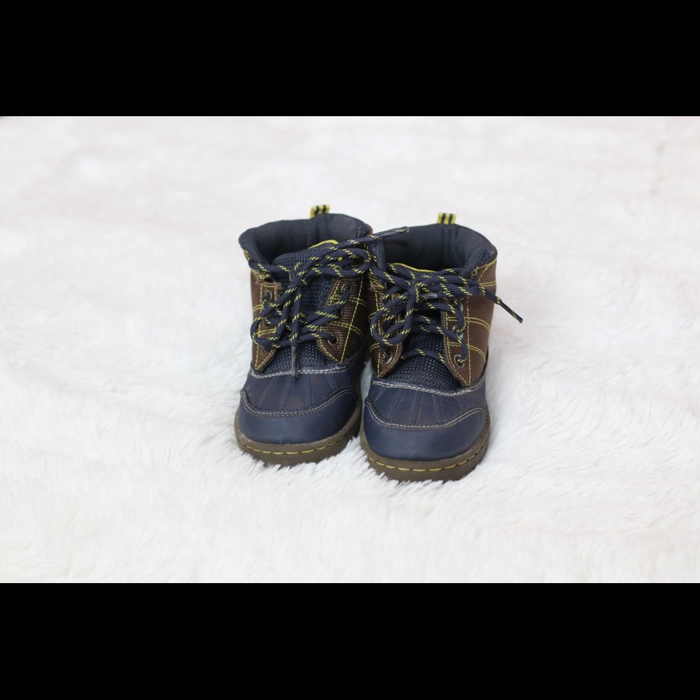 OshKosh B’Gosh Liam Snow Boot 11M